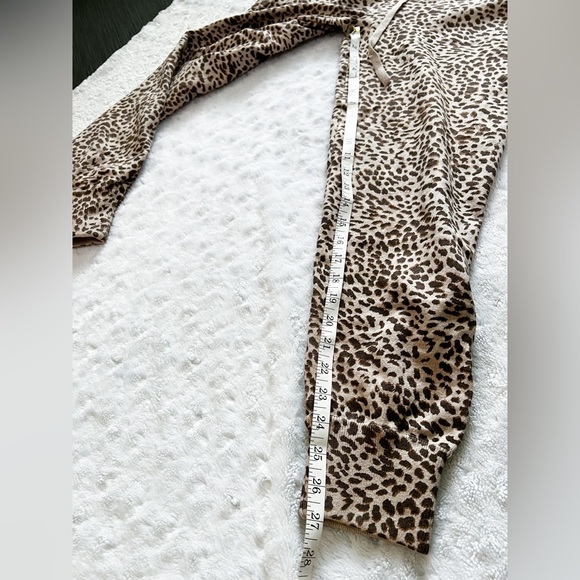 NWT- MONROW Leopard Jogger Sweatpants Cashmere Blend - Picture 10 of 12